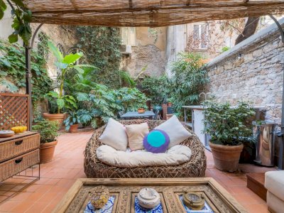 Special Gem on Picturesque Capocci