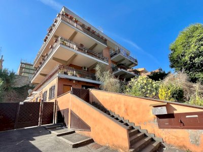 Cheerful 1-Bedroom with Private Patio