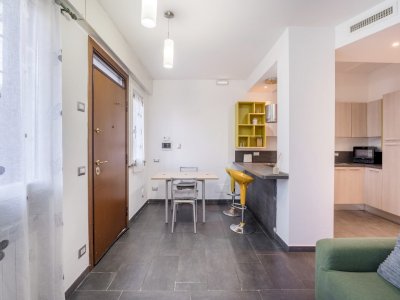 Cheerful 1-Bedroom with Private Patio