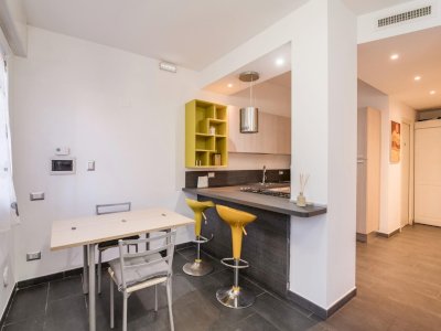 Cheerful 1-Bedroom with Private Patio