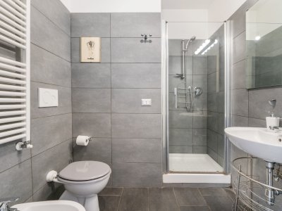 Cheerful 1-Bedroom with Private Patio