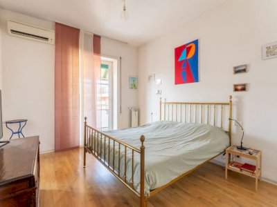 Casa ristrutturata affacciata su Garbatella storica