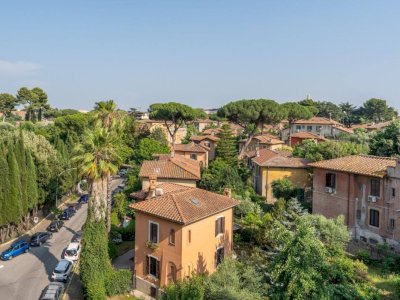 Casa ristrutturata affacciata su Garbatella storica