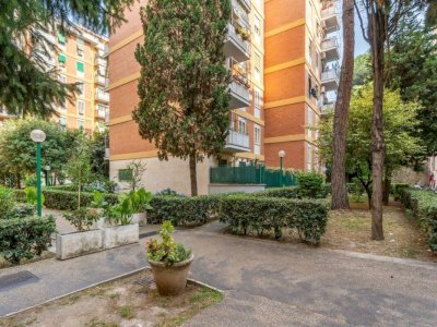 Casa ristrutturata affacciata su Garbatella storica