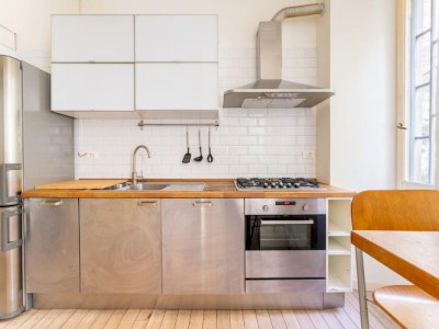 Renovated Two Bedroom in Metronia