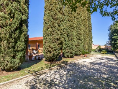 Large Villa with Amazing Garden in Roman Countryside