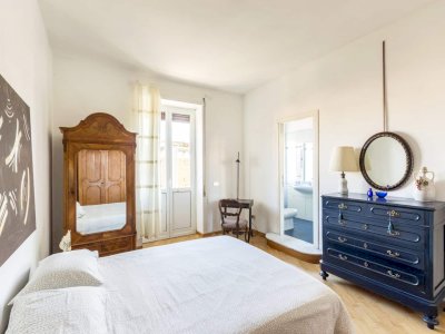 Luminous Home with Magical Views of St. Peter’s Basilica