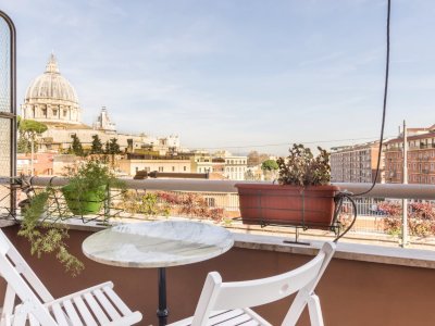 Luminous Home with Magical Views of St. Peter’s Basilica