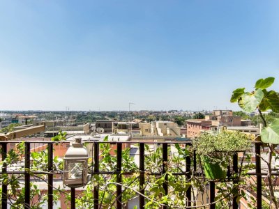 Top floor Bright Delightful Panoramic Home with Two Balconies