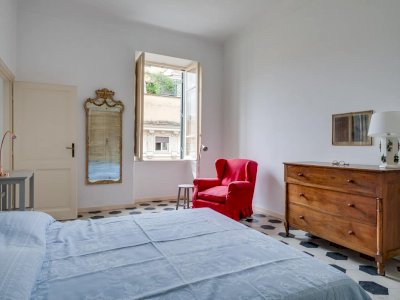 Bright and simply elegant apartment near villa Borghese