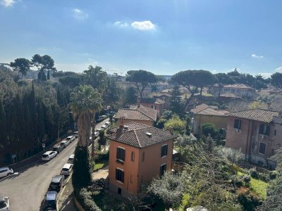 Casa ristrutturata affacciata su Garbatella storica