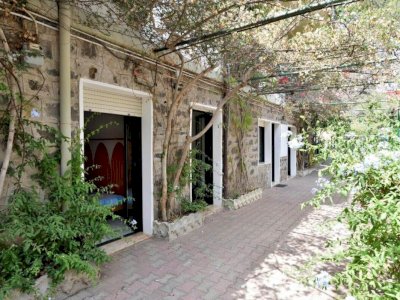 Three bedrooms apartment with nice courtyard