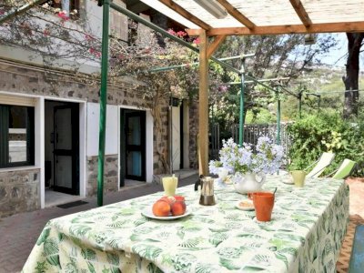 Three bedrooms apartment with nice courtyard